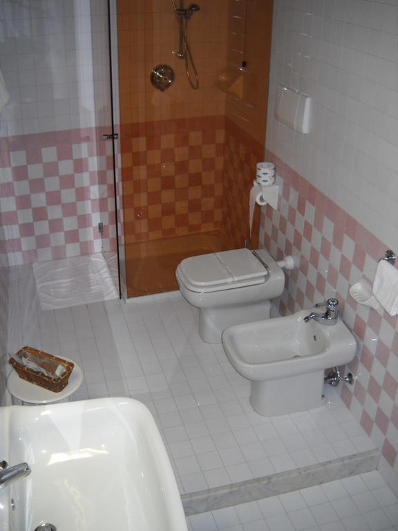 Hotel Faccioli Valeggio sul Mincio Szoba fotó